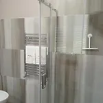 לינה וארוחת בוקר Merus 3*