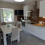 Merus לינה וארוחת בוקר