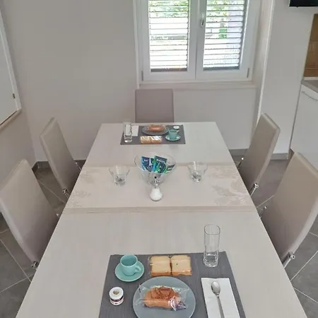 Merus Bed and Breakfast